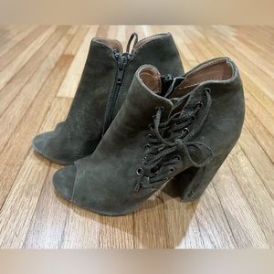 Steve Madden Women’s Ballard Olive Suede Booties w/ Lace Up Side & Open-toed 6.5